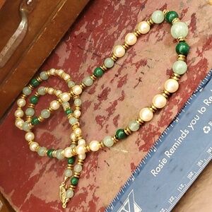 Faux pearl and jade necklace. AG875